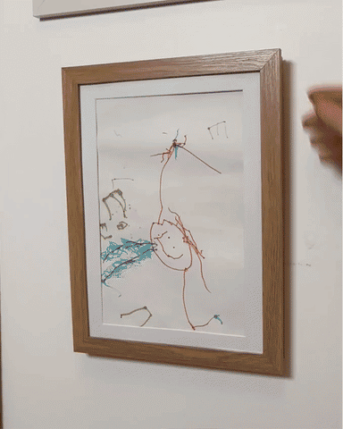 Children´s Artwork Frame - Holds up to 150 Drawings